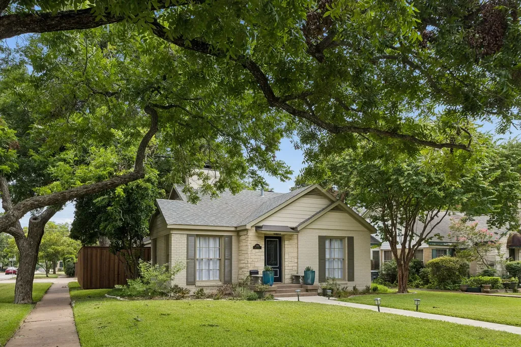 5746 Monticello Avenue Dallas TX 75206