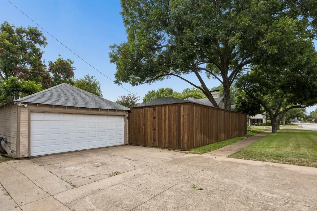 5746 Monticello Avenue Dallas TX 75206