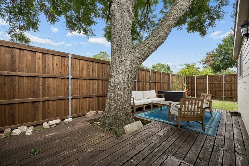 5746 Monticello Avenue Dallas TX 75206