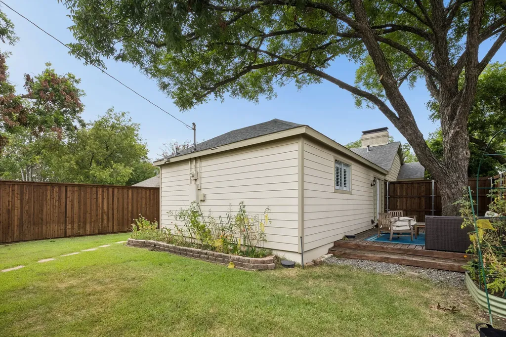 5746 Monticello Avenue Dallas TX 75206