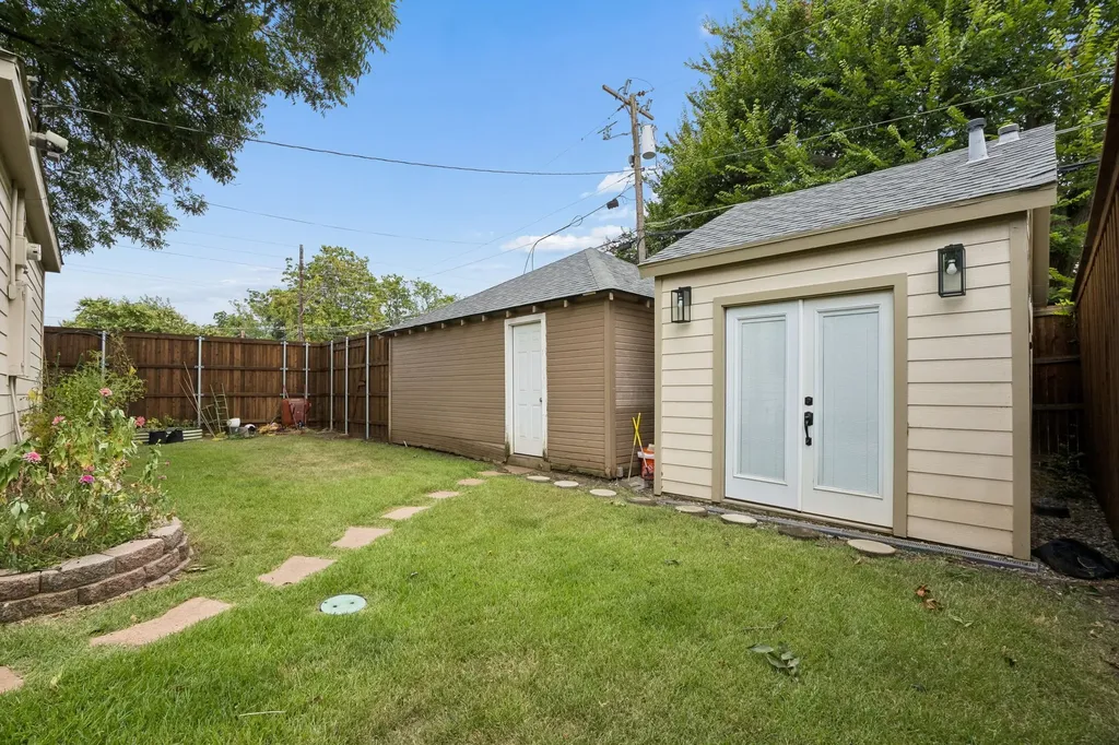 5746 Monticello Avenue Dallas TX 75206