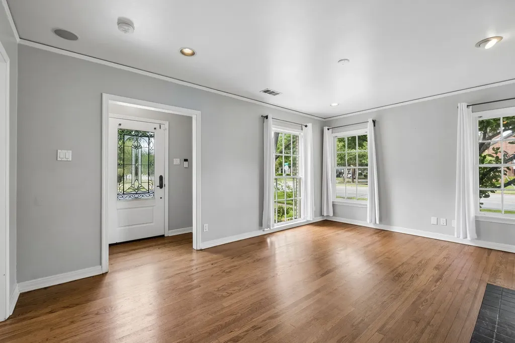 5746 Monticello Avenue Dallas TX 75206