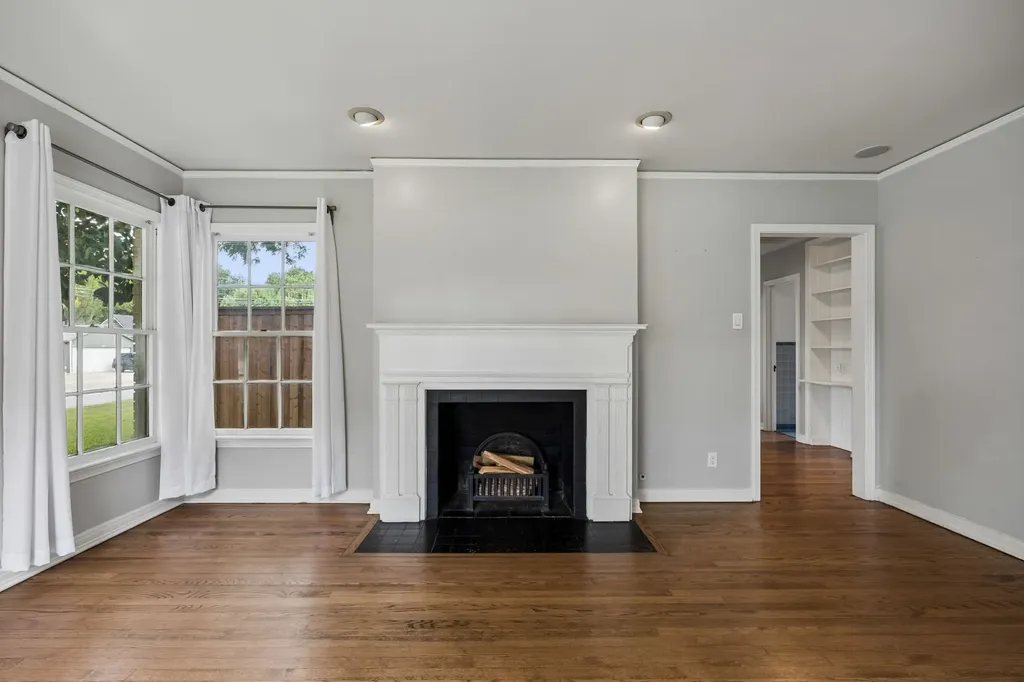 5746 Monticello Avenue Dallas TX 75206