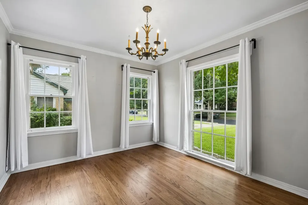 5746 Monticello Avenue Dallas TX 75206
