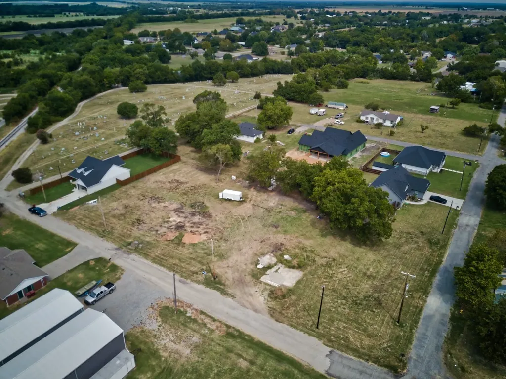 400 W Hunt Street Leonard TX 75452
