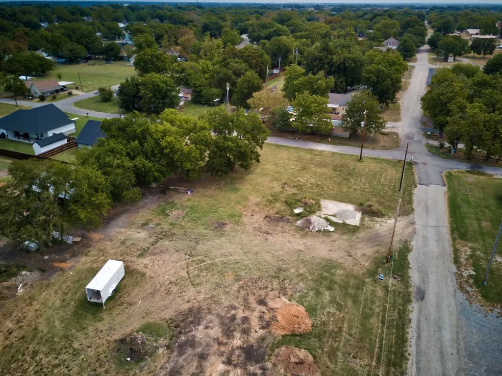 400 W Hunt Street Leonard TX 75452