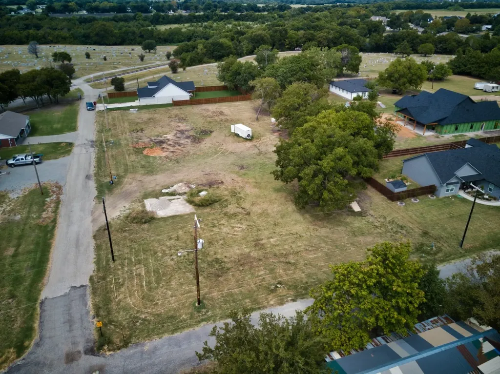 400 W Hunt Street Leonard TX 75452