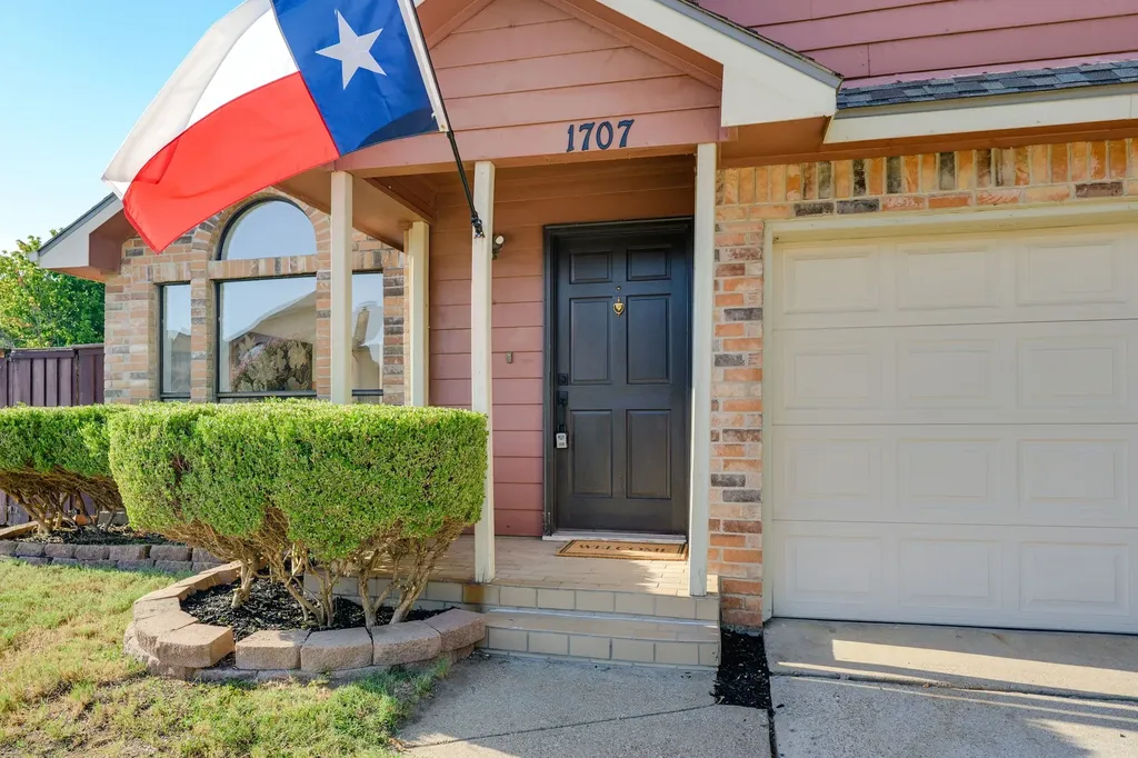 1707 Lakestone Court Garland TX 75044
