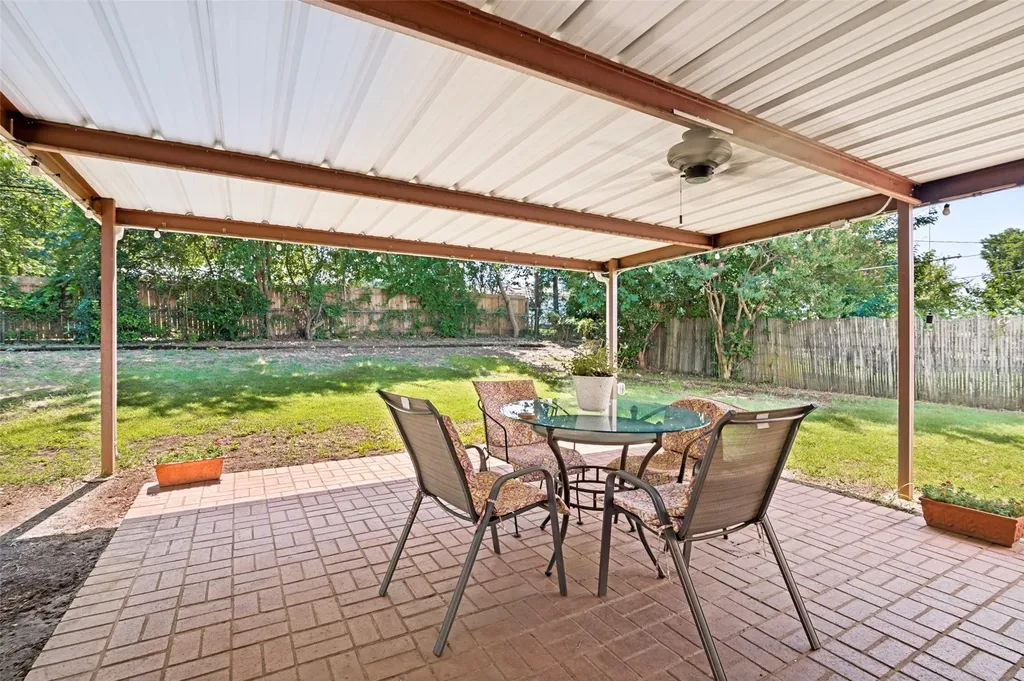 511 Simmons Drive Euless TX 76040