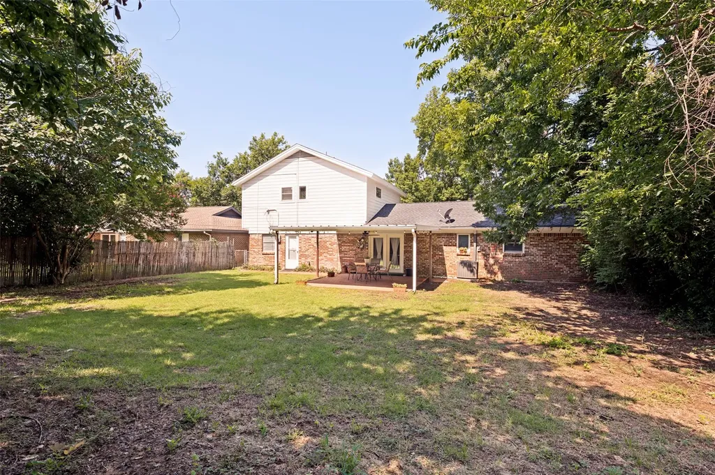 511 Simmons Drive Euless TX 76040