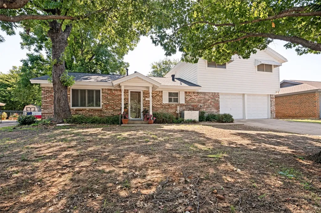 511 Simmons Drive Euless TX 76040