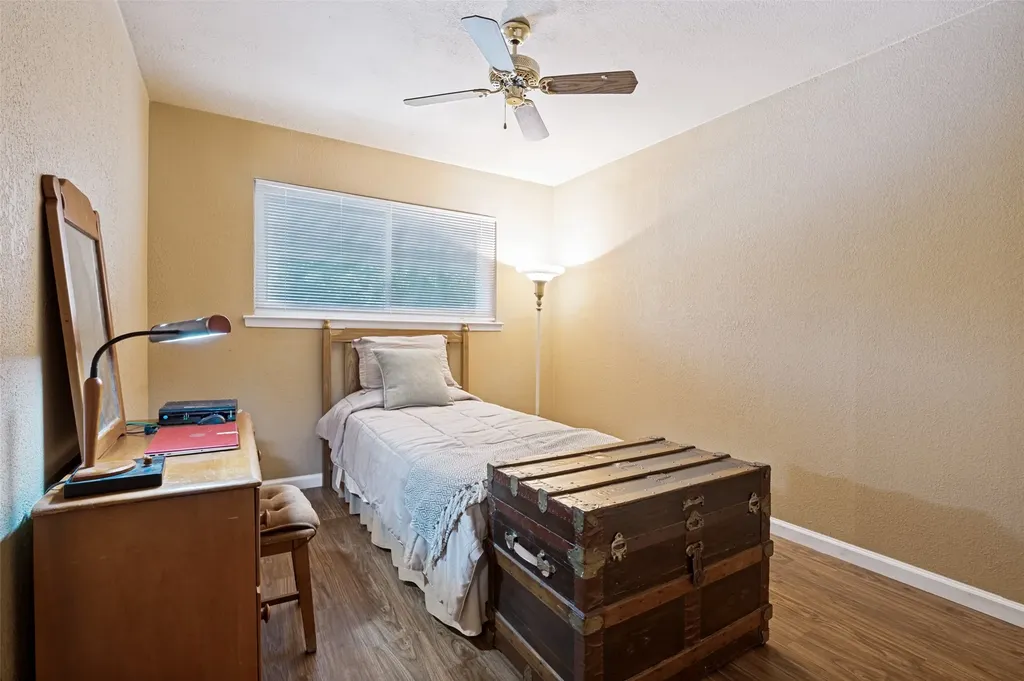 511 Simmons Drive Euless TX 76040