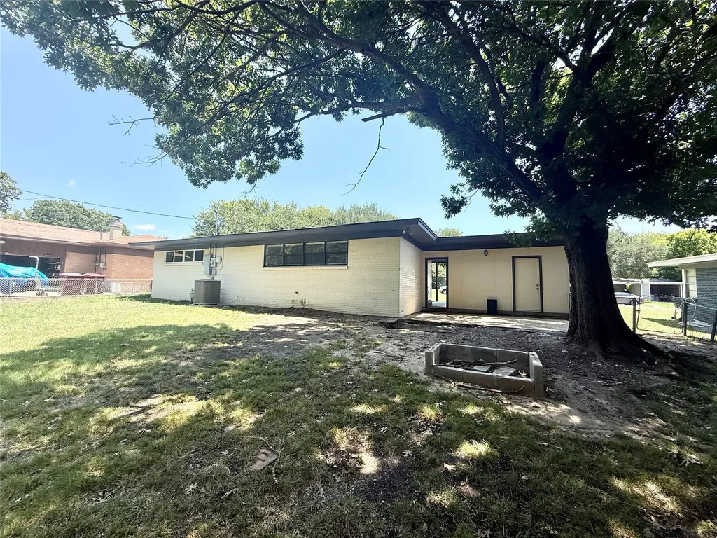 1411 W Shields Drive Sherman TX 75092