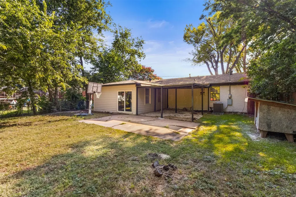 8719 Freeport Drive Dallas TX 75228