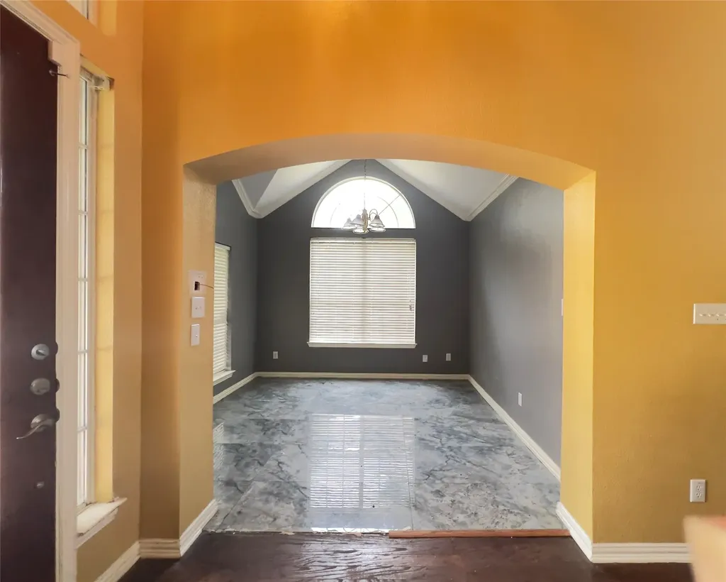 1005 Raspberry Lane Desoto TX 75115