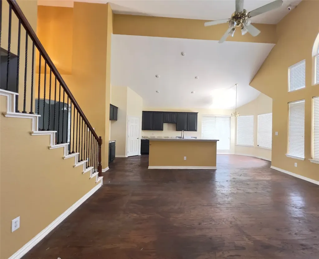 1005 Raspberry Lane Desoto TX 75115