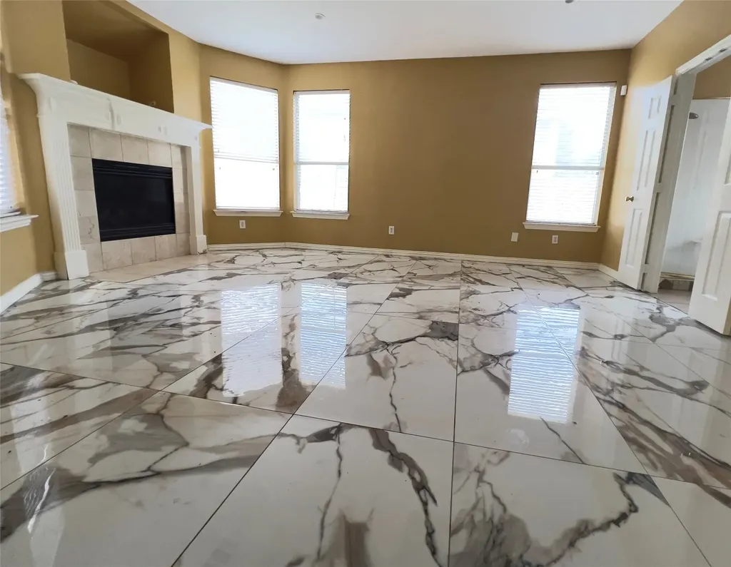 1005 Raspberry Lane Desoto TX 75115