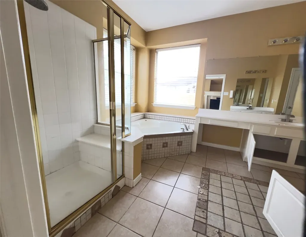 1005 Raspberry Lane Desoto TX 75115