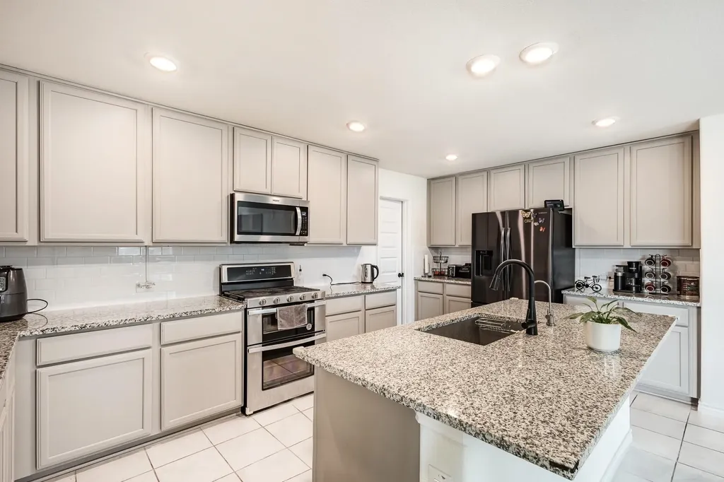 936 Waggoner Drive Aubrey TX 76227