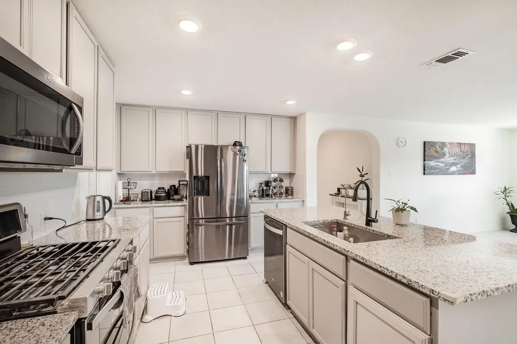 936 Waggoner Drive Aubrey TX 76227