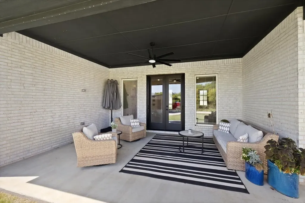 1028 Gatlin Circle Springtown TX 76082