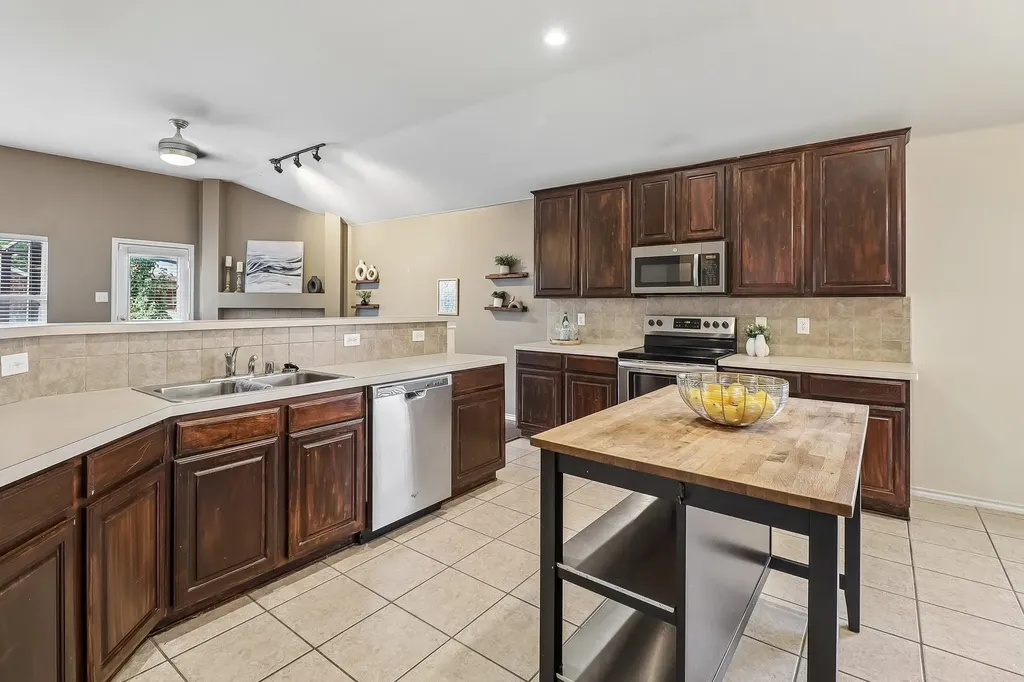 6008 Marsh Rail Drive Denton TX 76208