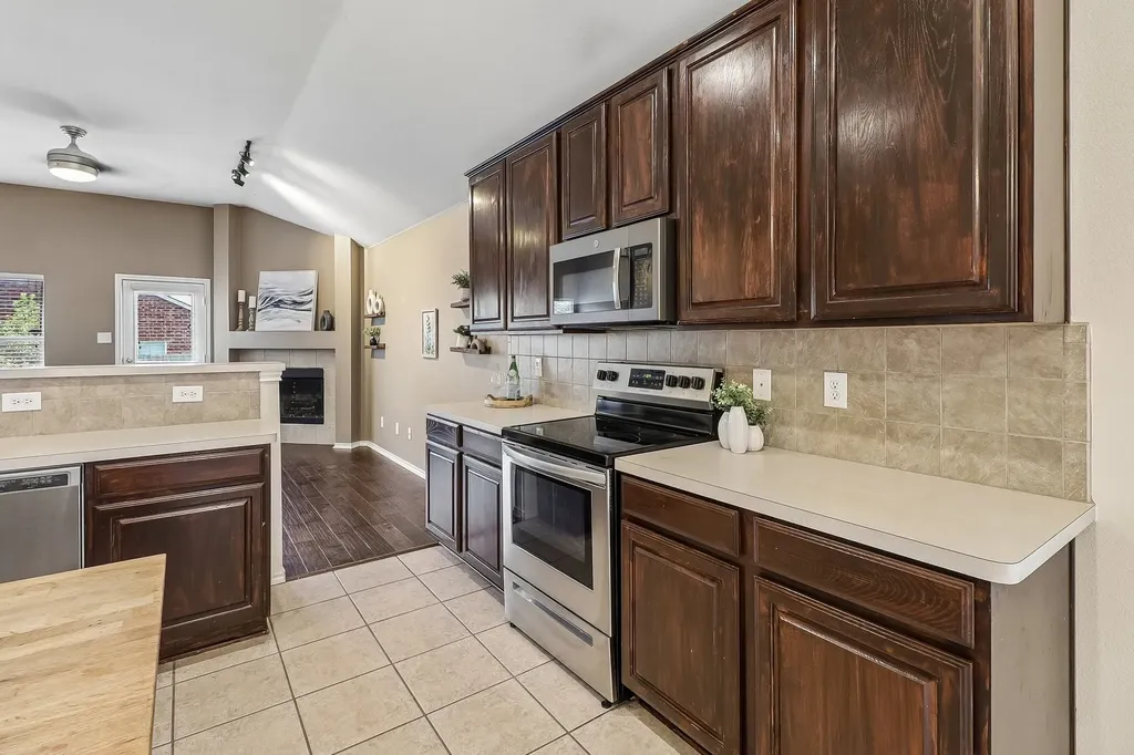 6008 Marsh Rail Drive Denton TX 76208