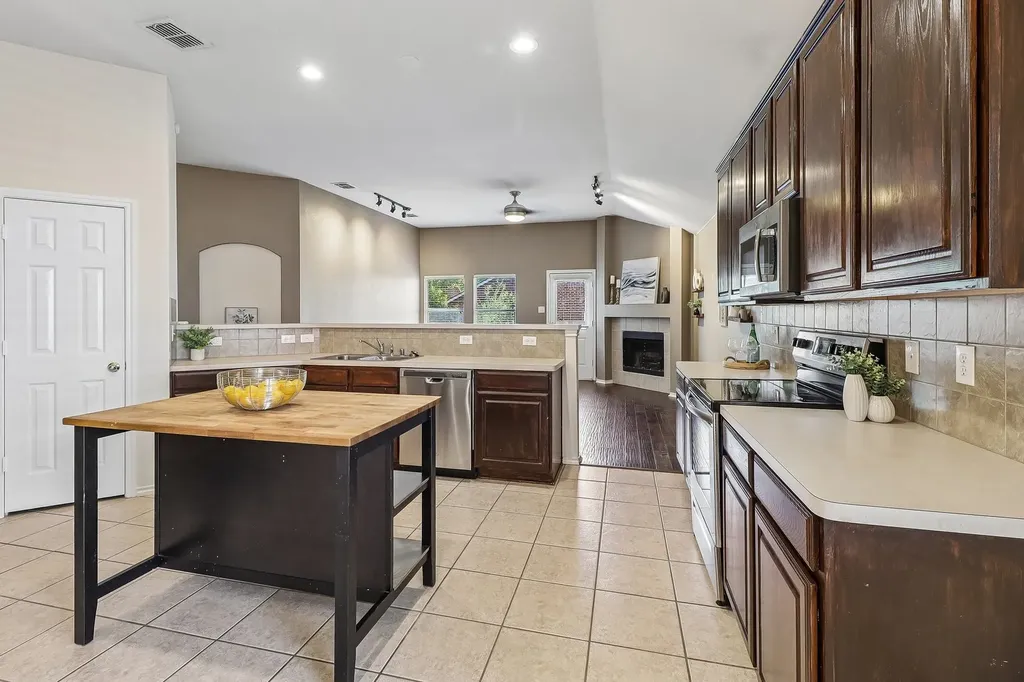6008 Marsh Rail Drive Denton TX 76208