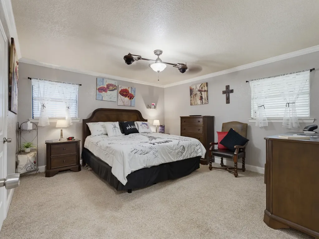 702 Preston Street Bowie TX 76230
