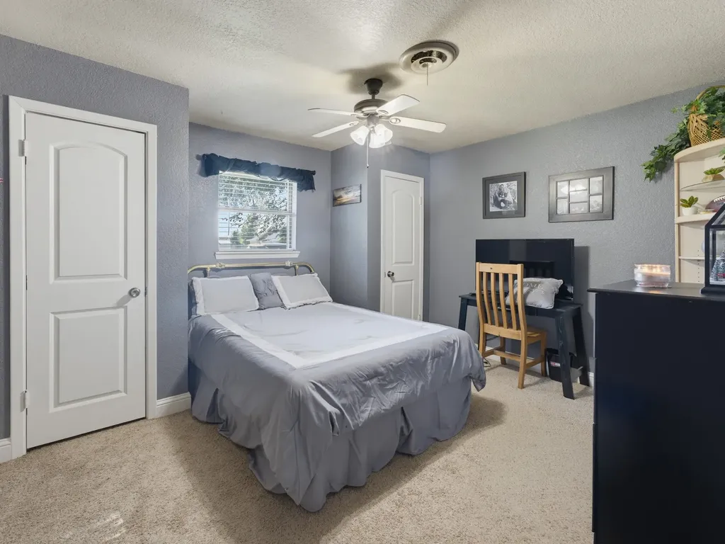 702 Preston Street Bowie TX 76230