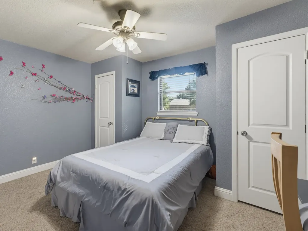 702 Preston Street Bowie TX 76230
