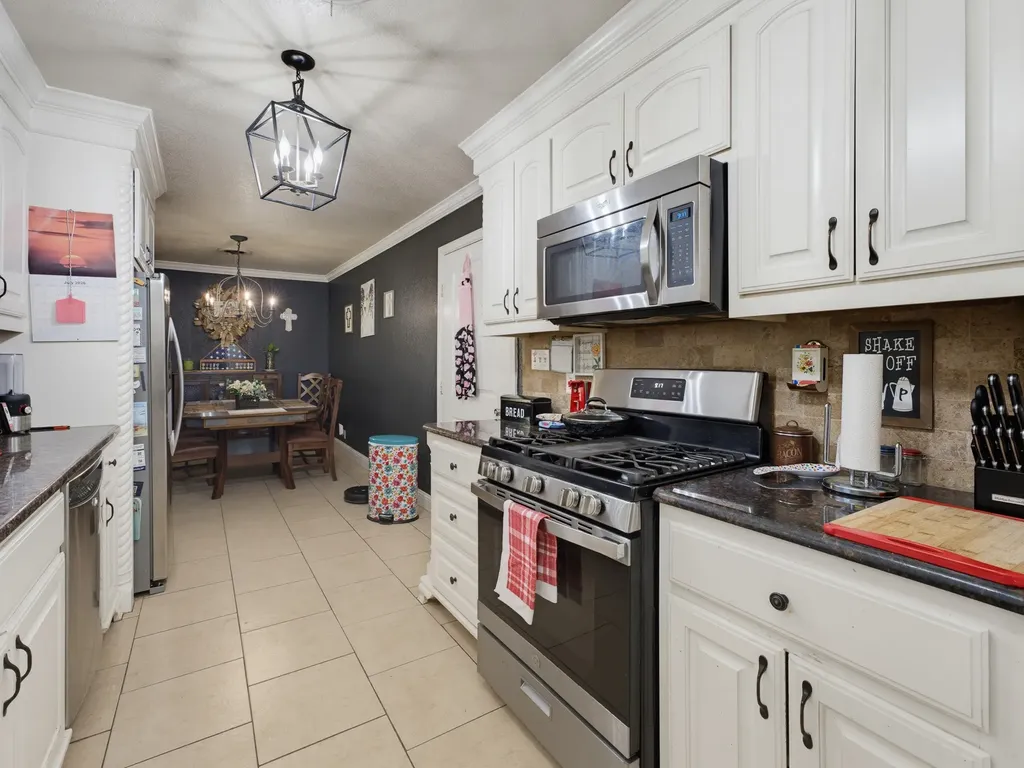 702 Preston Street Bowie TX 76230