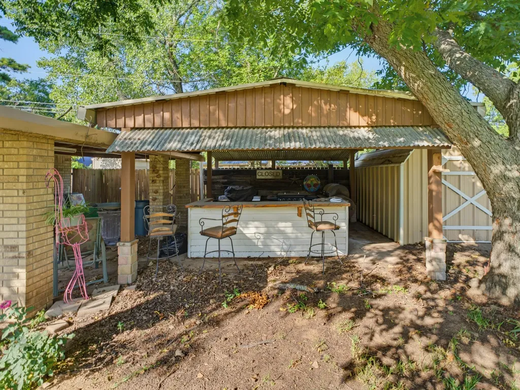 702 Preston Street Bowie TX 76230