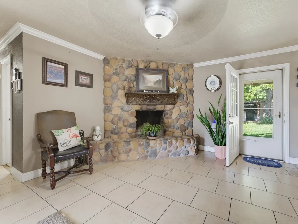 702 Preston Street Bowie TX 76230