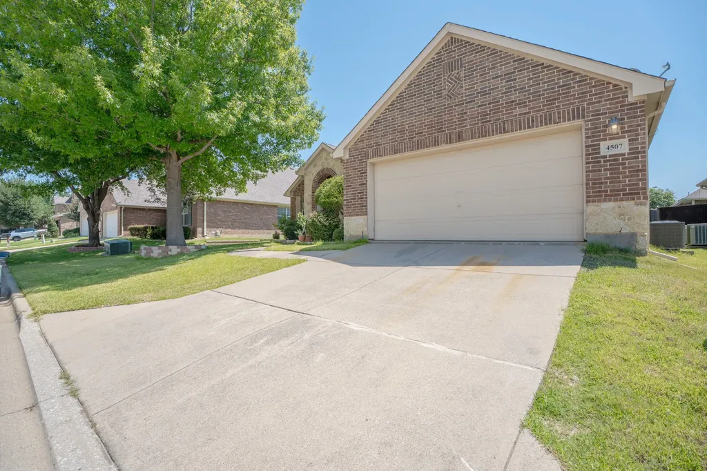 4507 Fox River Trail Arlington TX 76017