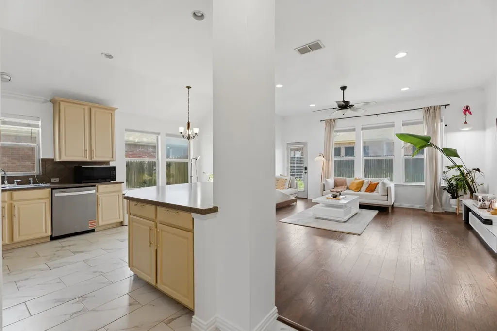 4507 Fox River Trail Arlington TX 76017