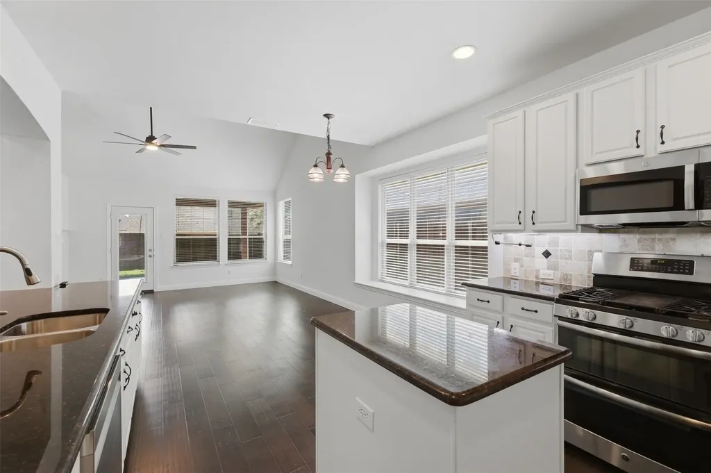 6974 Shoreview Grand Prairie TX 75054