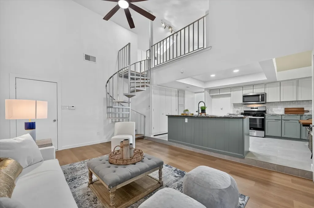 1019 Ridgeview Circle Carrollton TX 75007