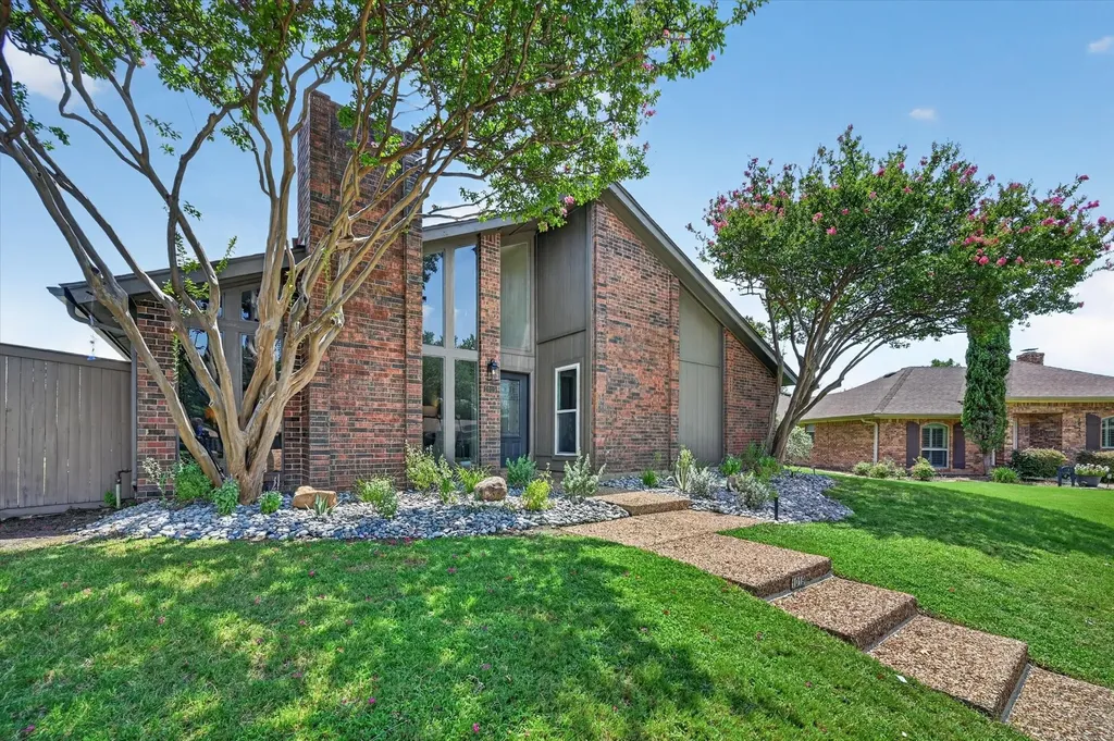 1019 Ridgeview Circle Carrollton TX 75007