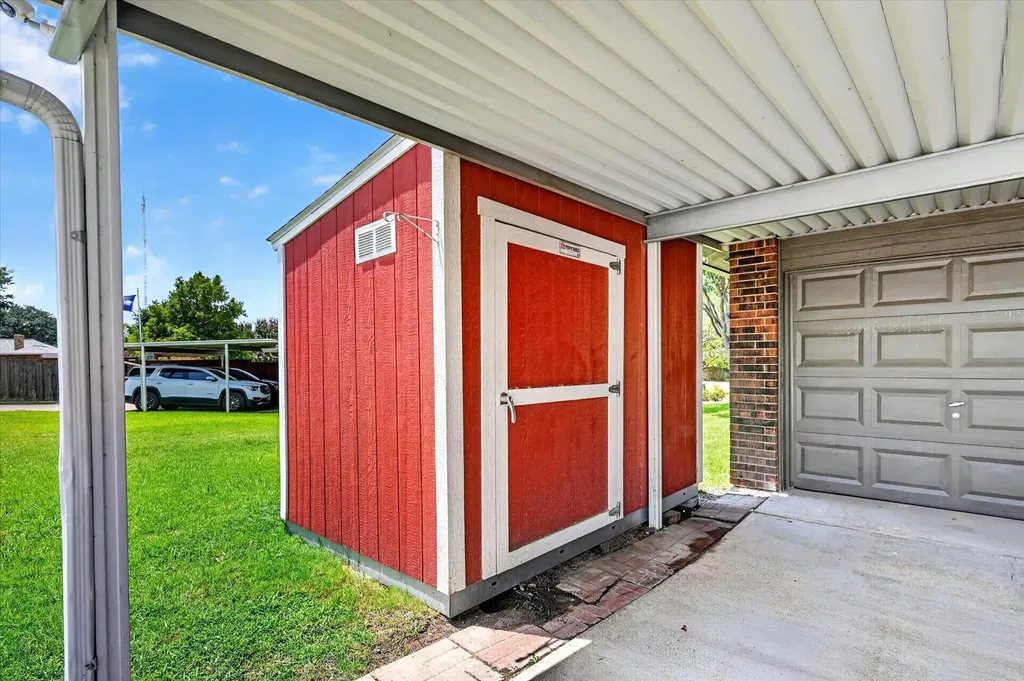 1019 Ridgeview Circle Carrollton TX 75007
