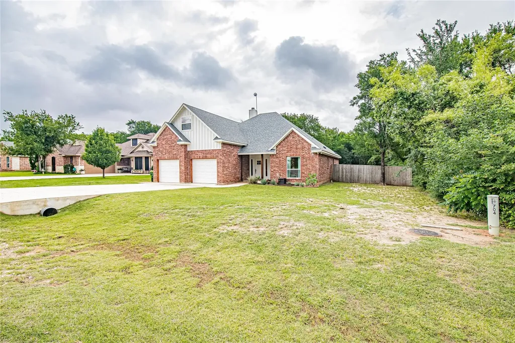 704 Grandview Drive Granbury TX 76049