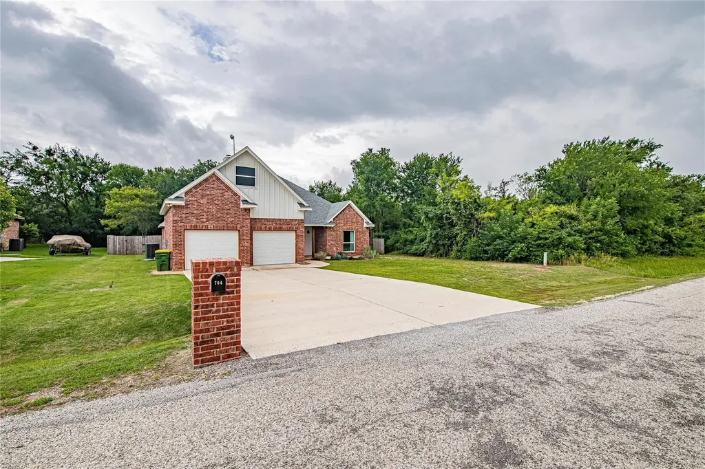 704 Grandview Drive Granbury TX 76049