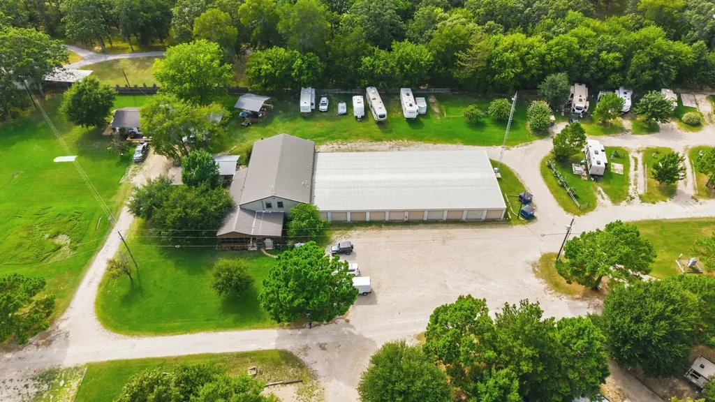 660 Rs County Road 3325 Emory TX 75440
