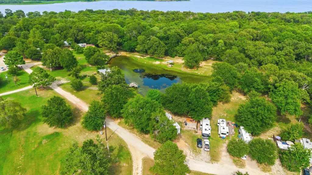 660 Rs County Road 3325 Emory TX 75440