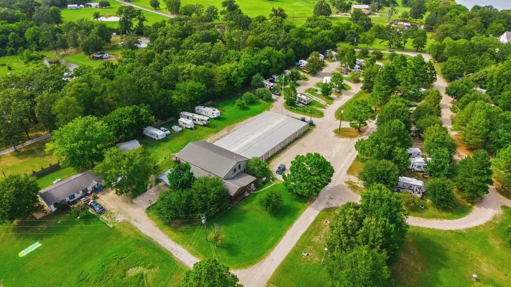 660 Rs County Road 3325 Emory TX 75440
