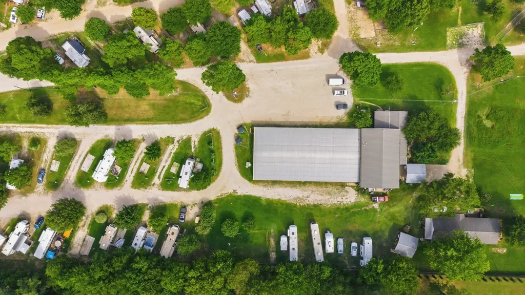 660 Rs County Road 3325 Emory TX 75440