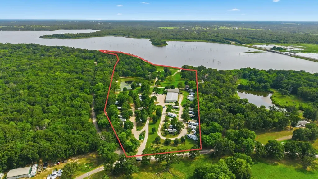 660 Rs County Road 3325 Emory TX 75440