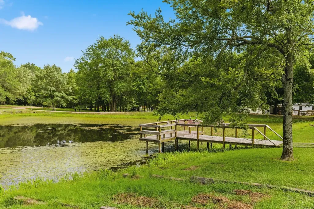 660 Rs County Road 3325 Emory TX 75440