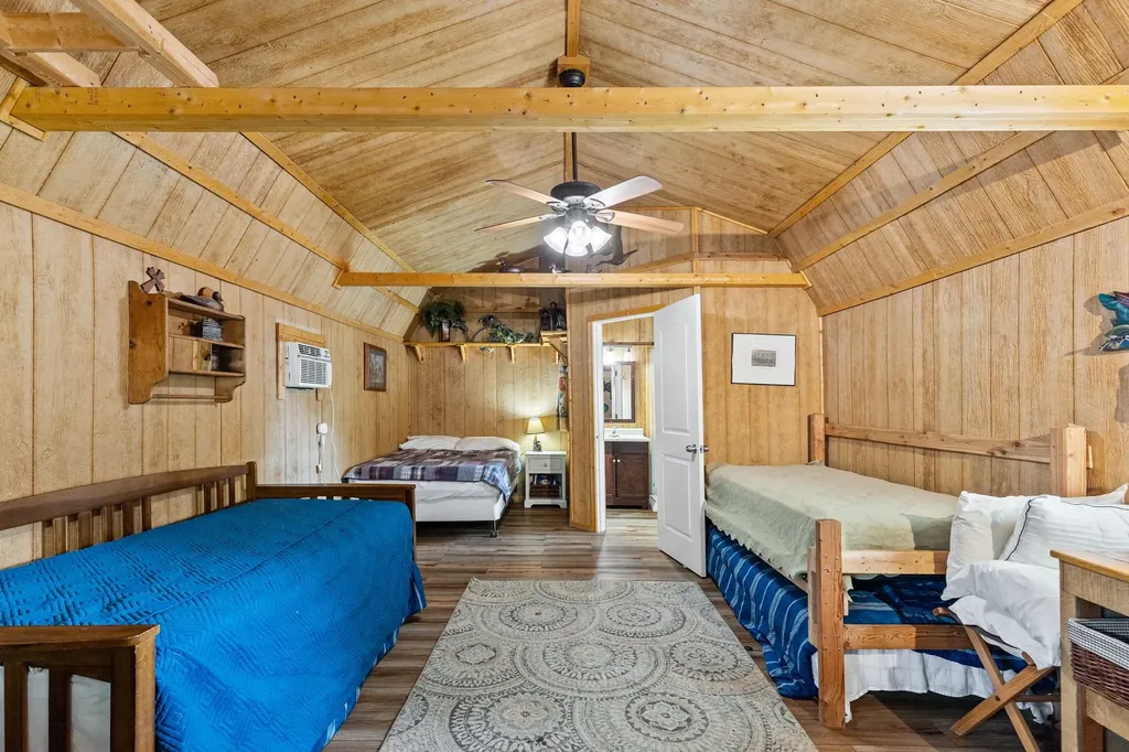 660 Rs County Road 3325 Emory TX 75440