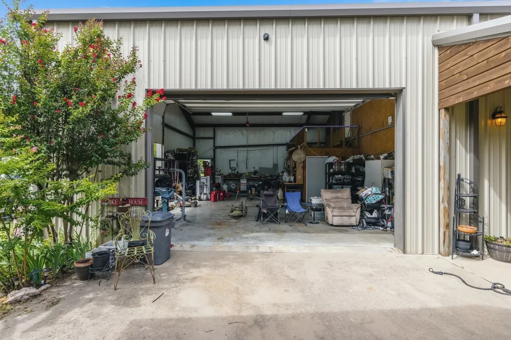 660 Rs County Road 3325 Emory TX 75440